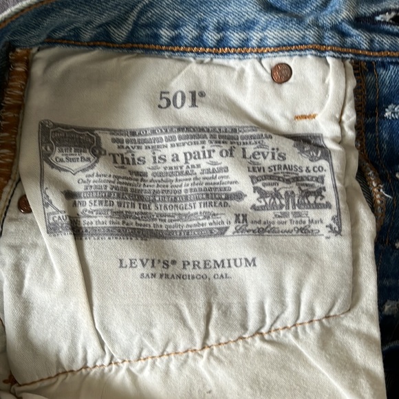Levi’s 501 Jean Short - Picture 9 of 11